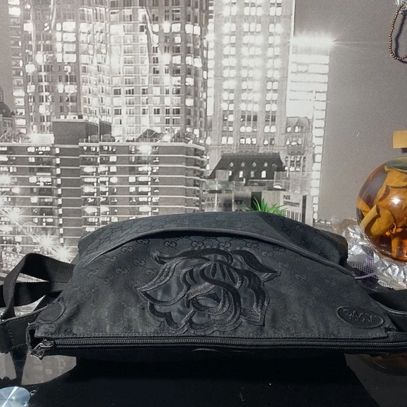 Gucci Black Patch GG Messenger Crossbody Bag - Picture 9 of 16